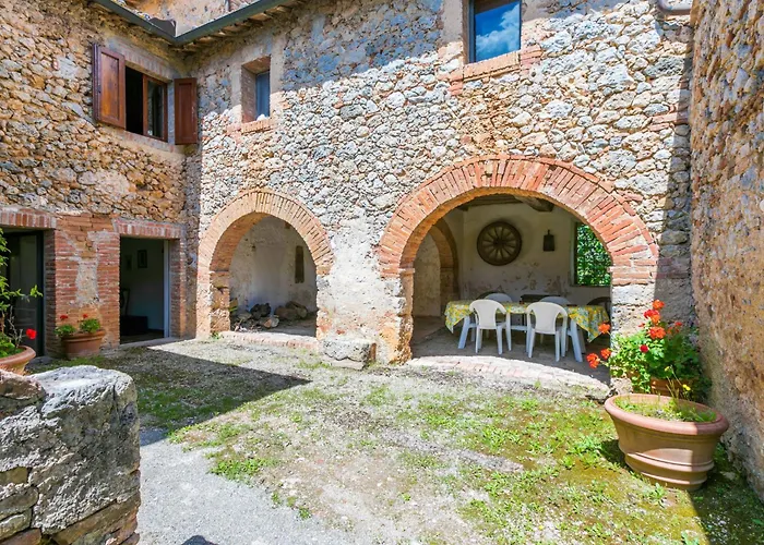 Casa de Férias Casino Di Lecceto By Interhome